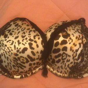 Victoria’s Secret Bombshell Bra size 38c very good condition all clasps intact